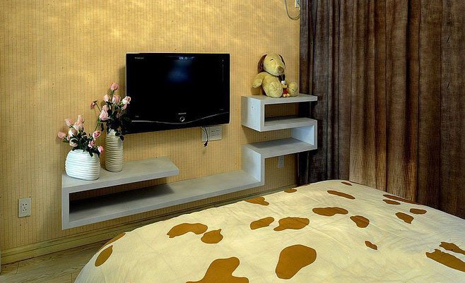 一居室土黄色卧室电视墙装修效果图